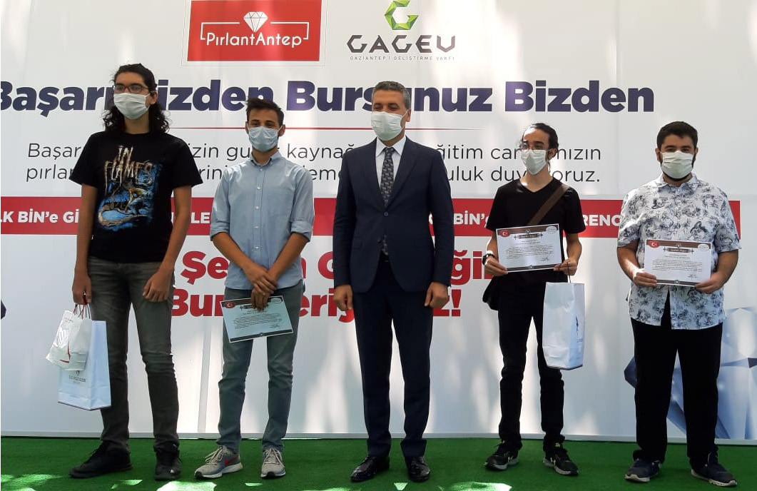 GAZİANTEP’TE YKS’DE İLK 5,000’E GİREN ÖĞRENCİLERE BURS