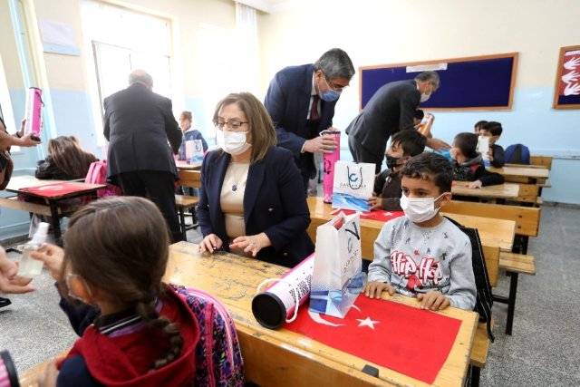 Gaziantep'Te Okullara Malzeme Desteği