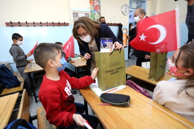 Gaziantep'Te Okullara Malzeme Desteği