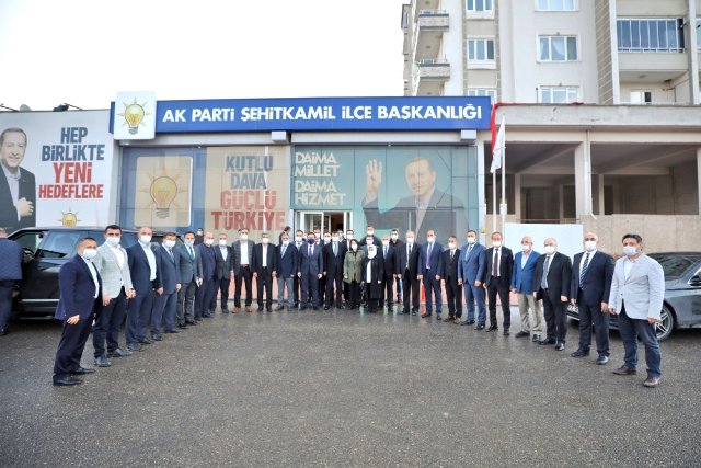 Fadıloğlu’ndan Ak Parti’ye “hayırlı olsun” ziyareti