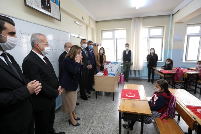 Gaziantep'Te Okullara Malzeme Desteği