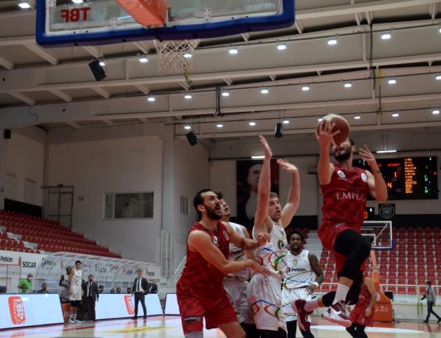 Devlerimiz Kıl Payı Mağlup:67-66