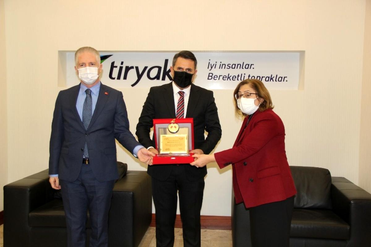 Tiryaki AGRO'ya teşekkür plaketi