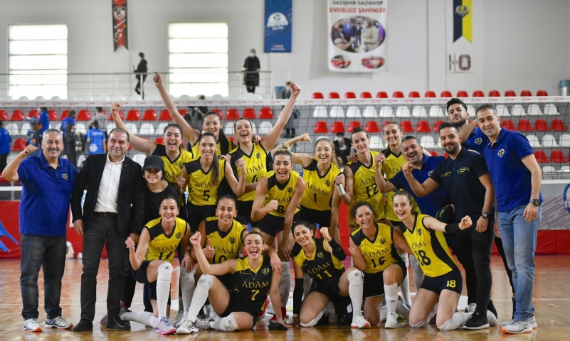 Derbide kazanan yine Adam Voleybol