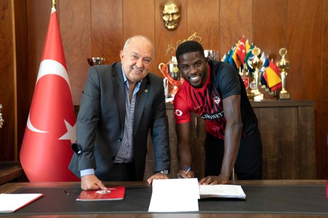 Gaziantep FK, Djilobodji ile 3 yıllık sözleşme uzattı