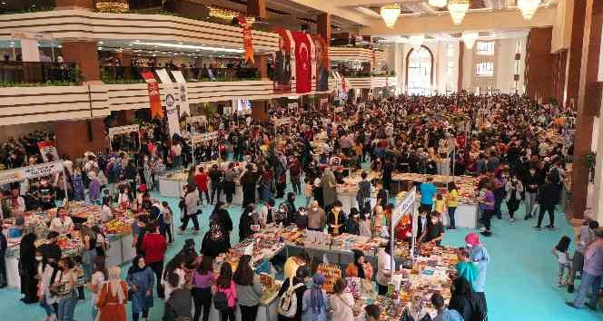 Şahinbey Belediyesi kitap fuarına yoğun ilgi