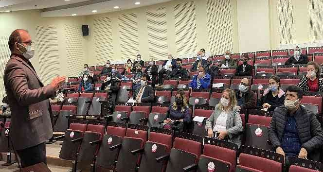 GAÜN Öğr. Gör. Özdemir'den arşiv yönetimi eğitimi