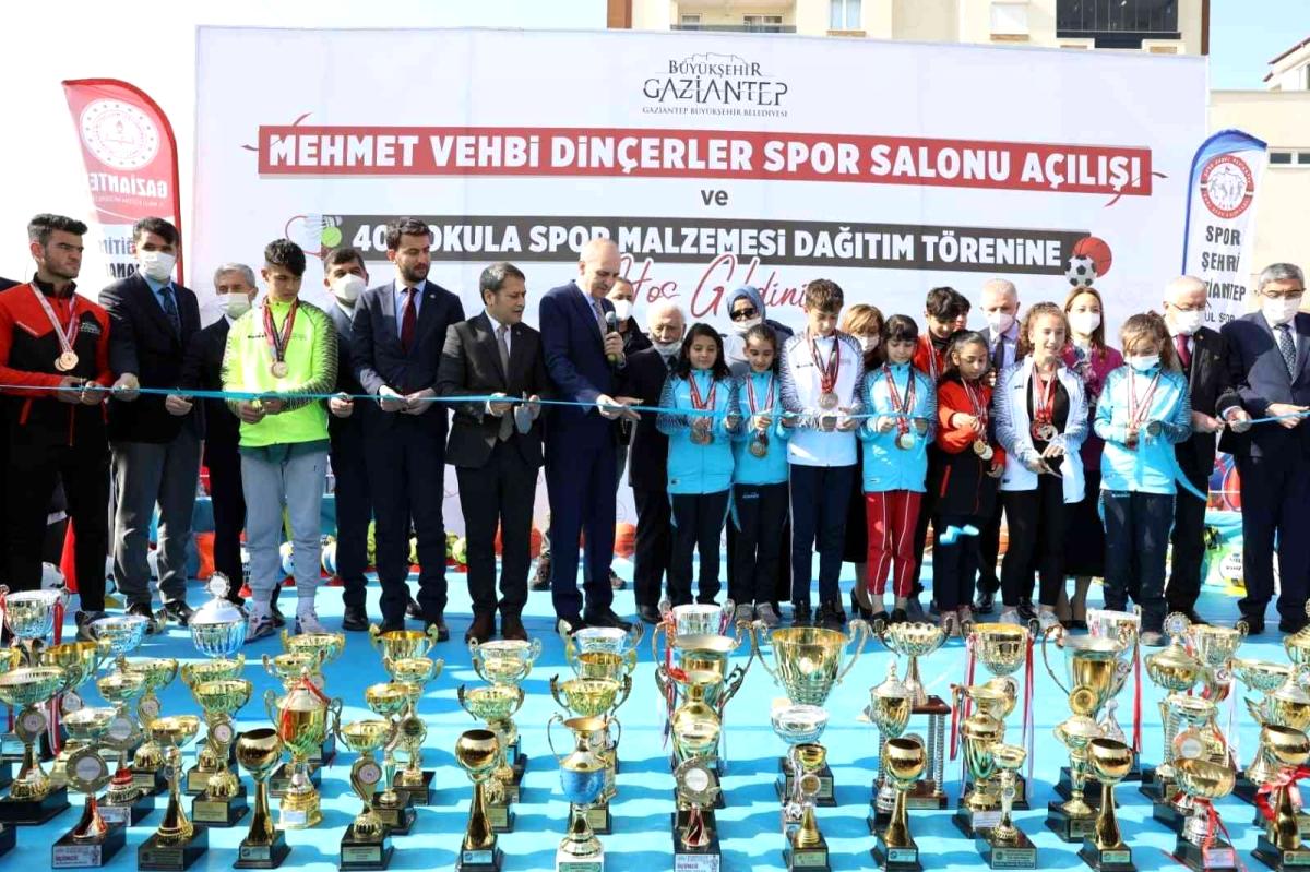 Mehmet Vehbi Dinçerler Spor Salonu'nun resmi açılışı yapıldı