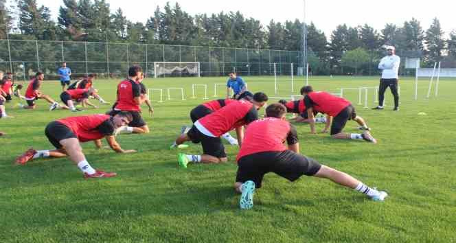 Antrenman öncesi açıklamalarda bulunan