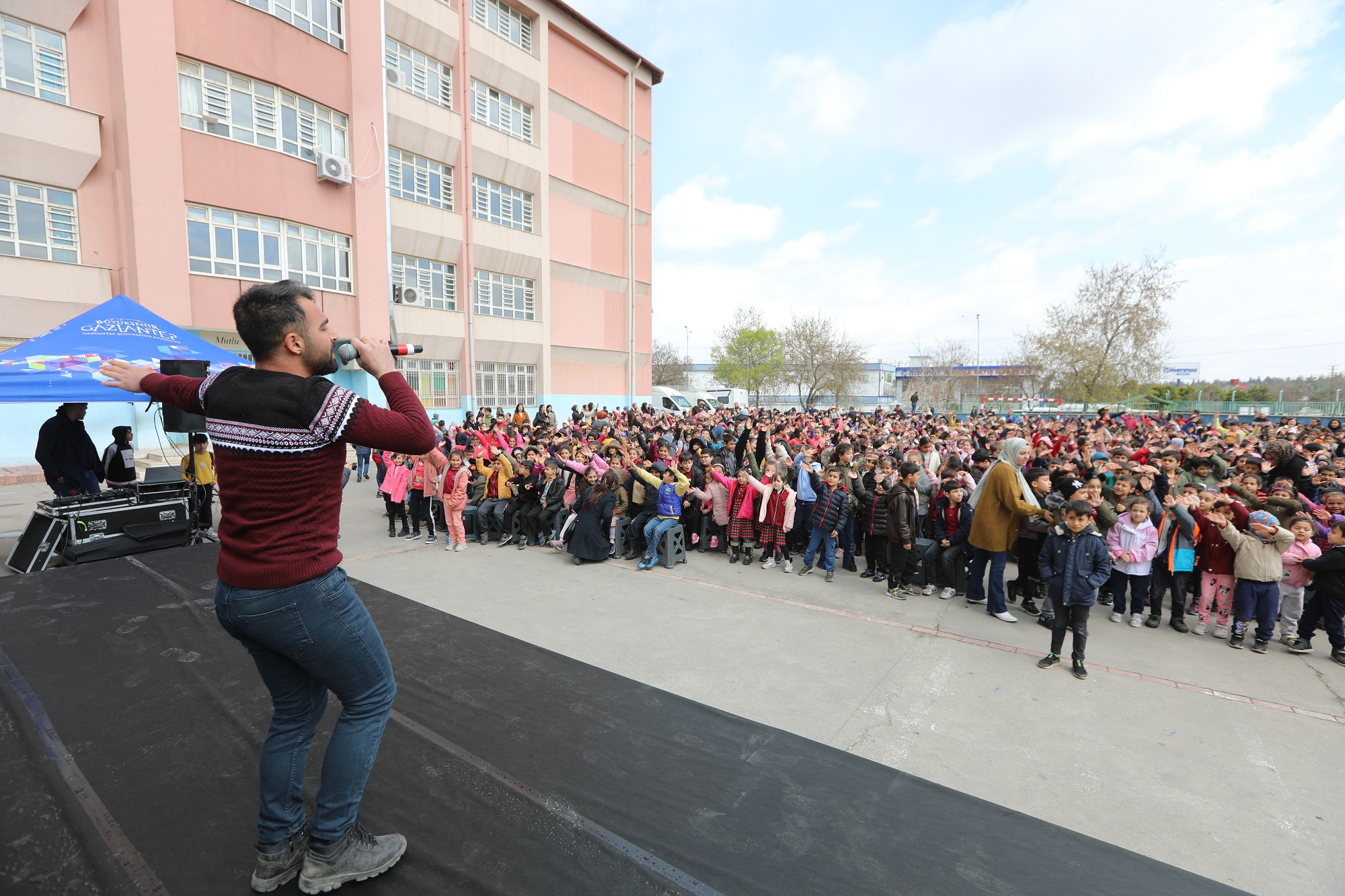 BÜYÜKŞEHİR’İN ‘MAHALLEMDE KONSER VAR’ ETKİNLİĞİ BAŞLIYOR!