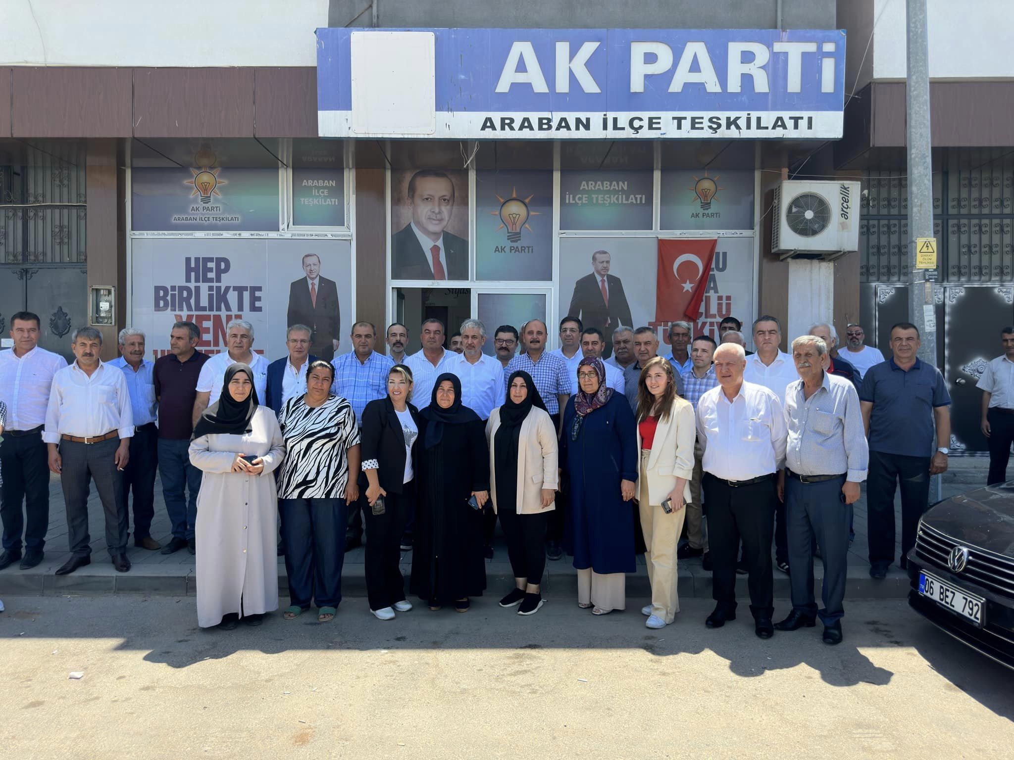 AK Parti Arabana’a çıkarma yaptı