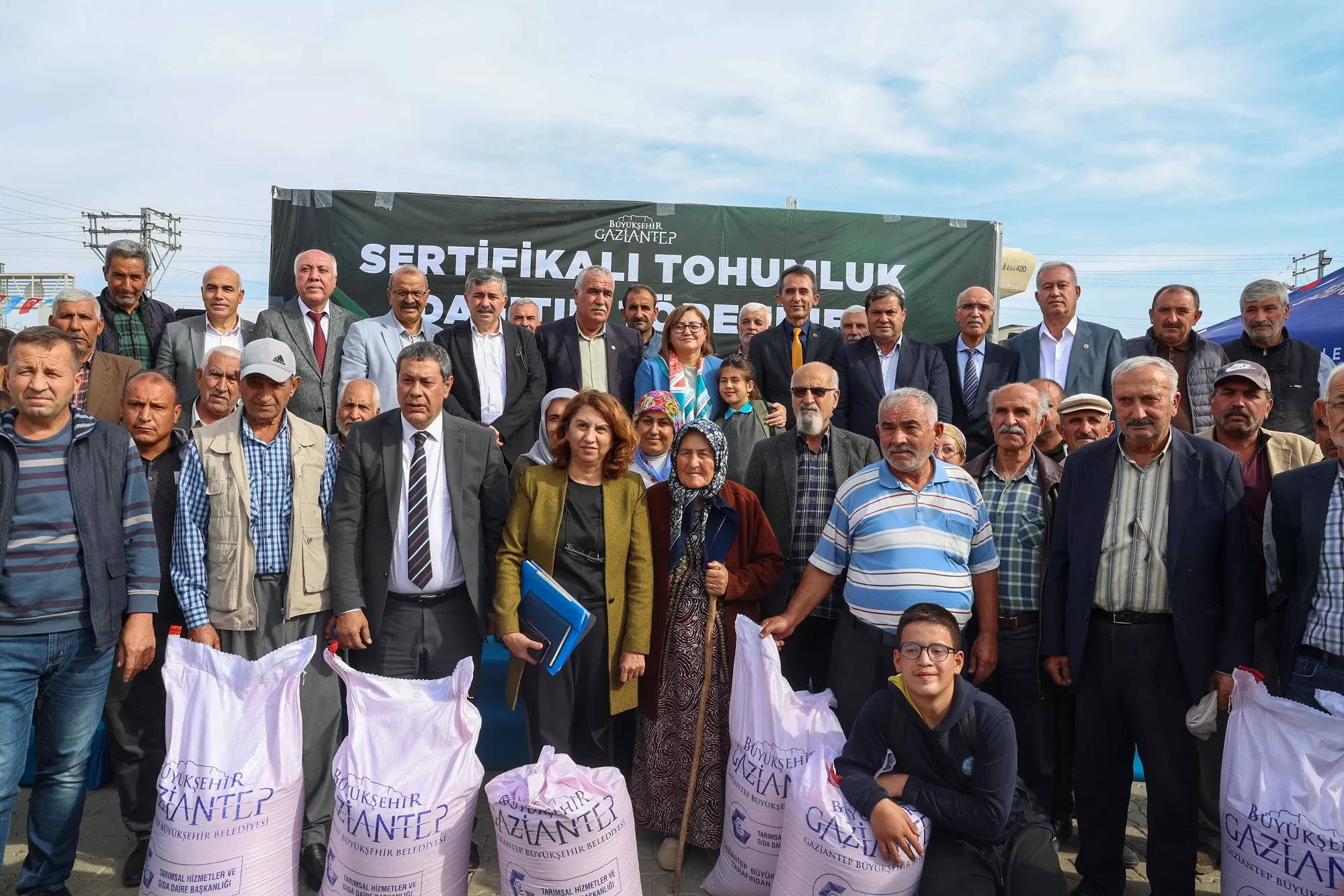 BÜYÜKŞEHİR’DEN ÇİFTÇİYE BİR DESTEK DAHA!