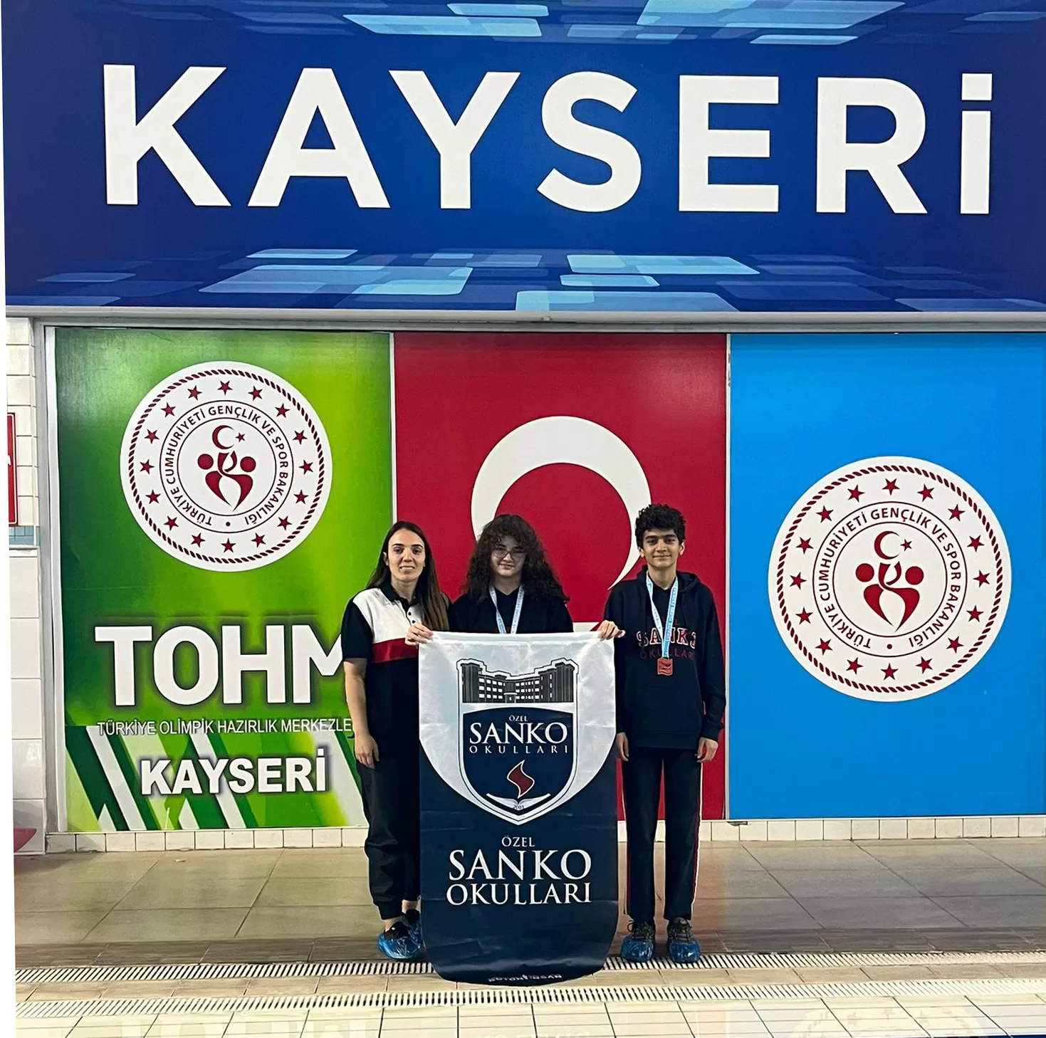 SANKO OKULLARI ÖĞRENCİLERİ TÜRKİYE YÜZME ŞAMPİYONASINA GİDİYOR