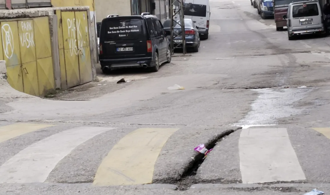 Caddelerde araçları yavaşlatan kavisler