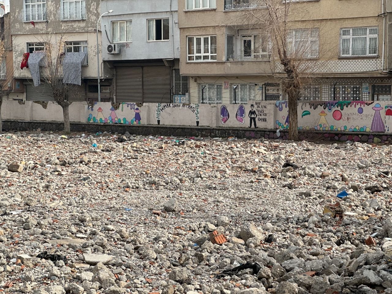 Gaziantep'te Mimar Sinan Lisesi Mezunları açıklama bekliyor! Yeniden yapılacak mı?