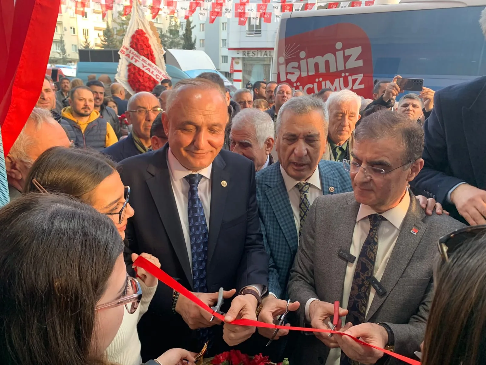 Miting Değil Seçim Bürosu Açılışı