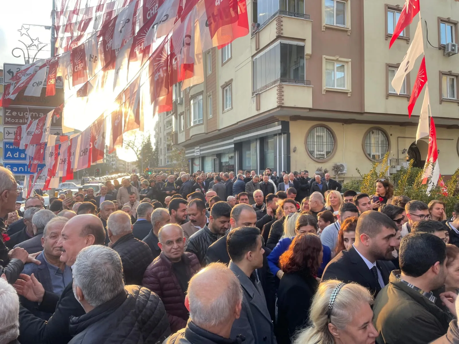 Miting Değil Seçim Bürosu Açılışı