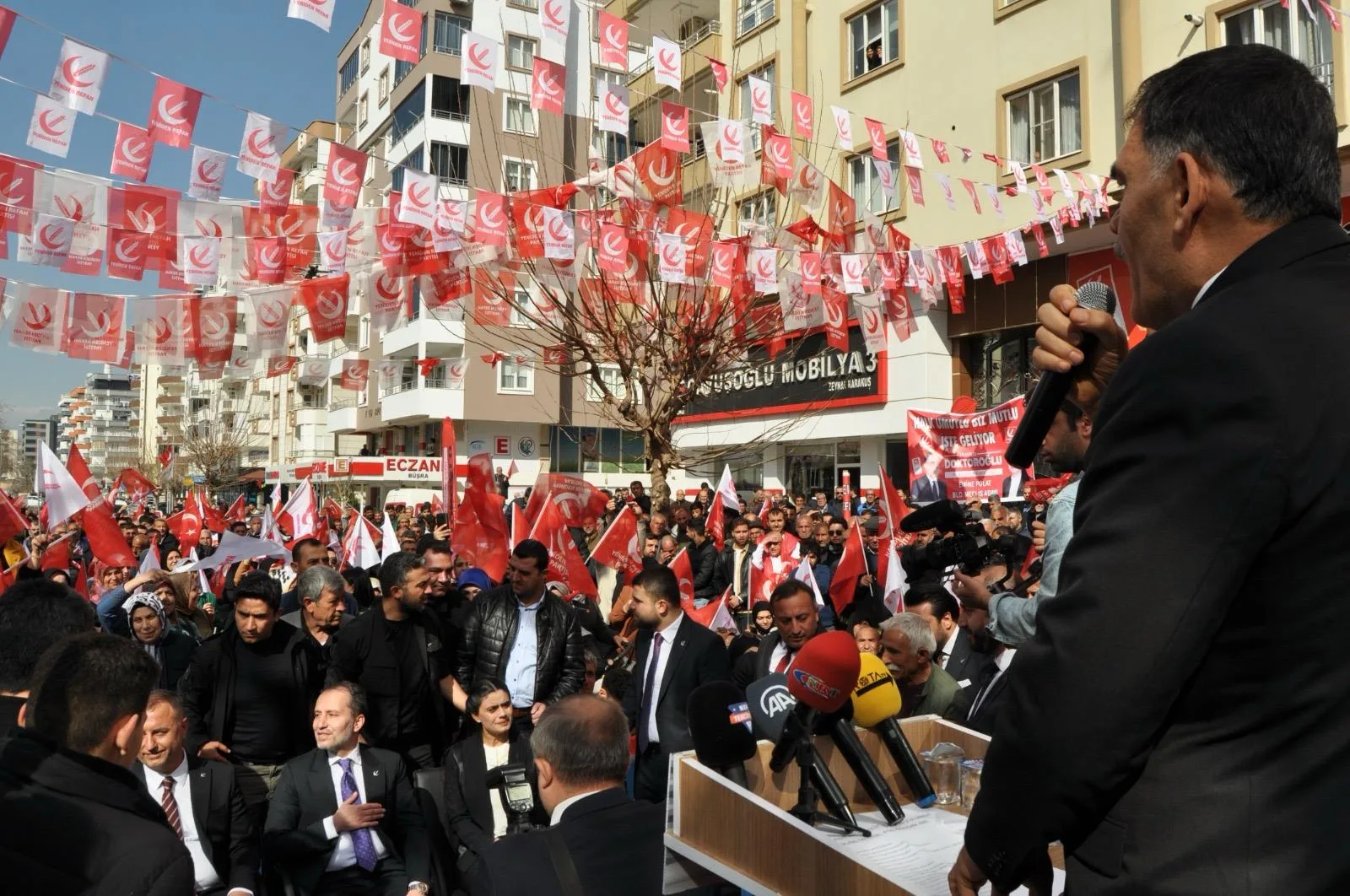 Nizip Erbakan Ve Doktoroğlu'Nu Bağrına Bastı