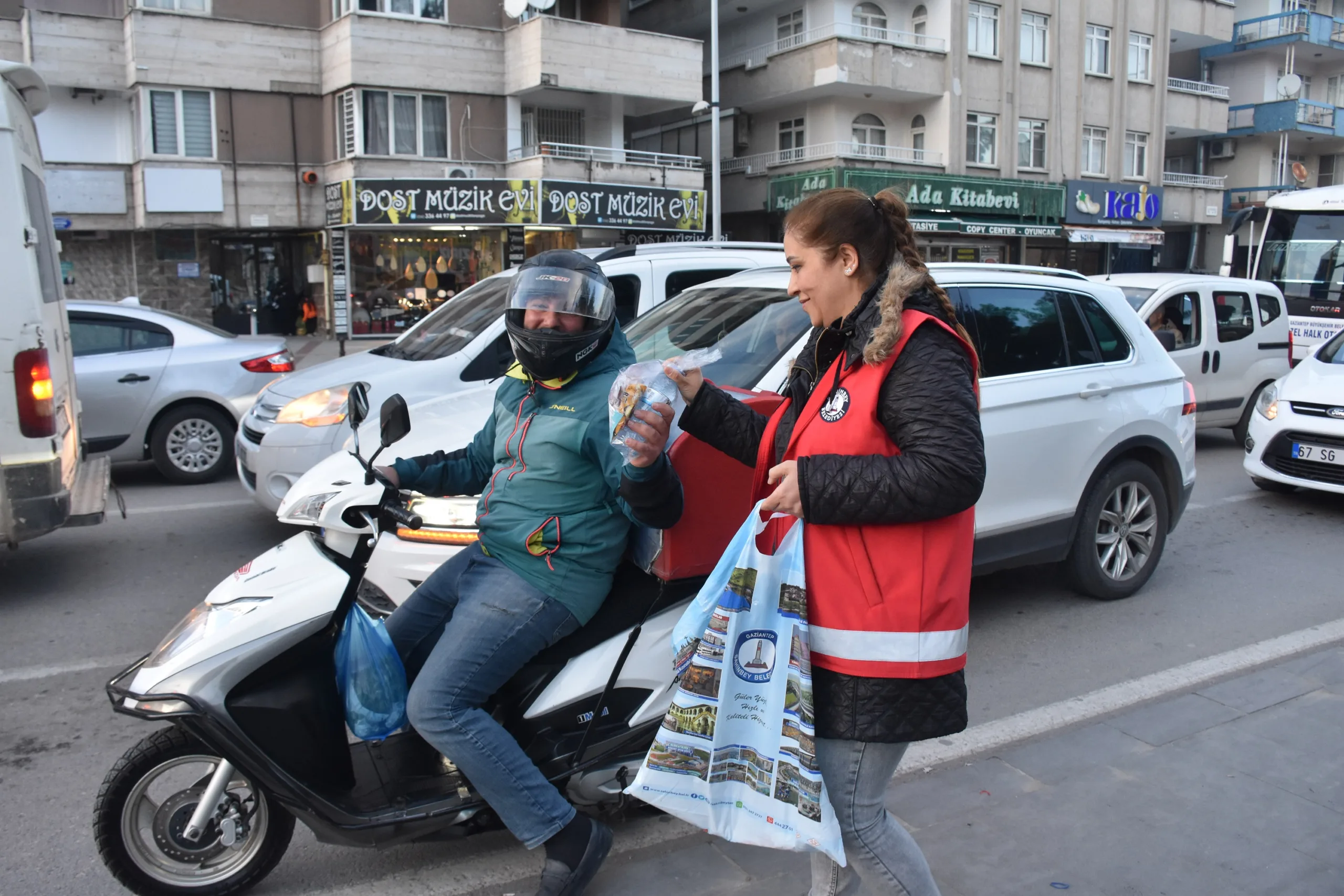 ŞAHİNBEY BELEDİYESİ İFTARA BEŞ KALA İLE VATANDAŞLARIN YANINDA