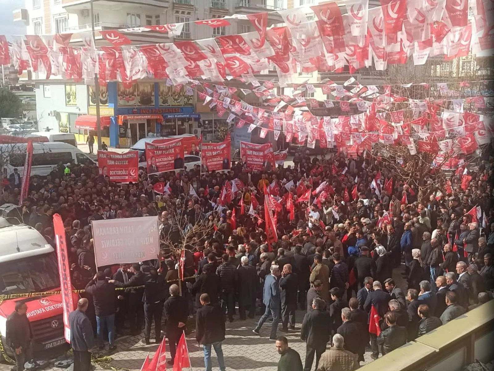 Nizip Erbakan Ve Doktoroğlu'Nu Bağrına Bastı