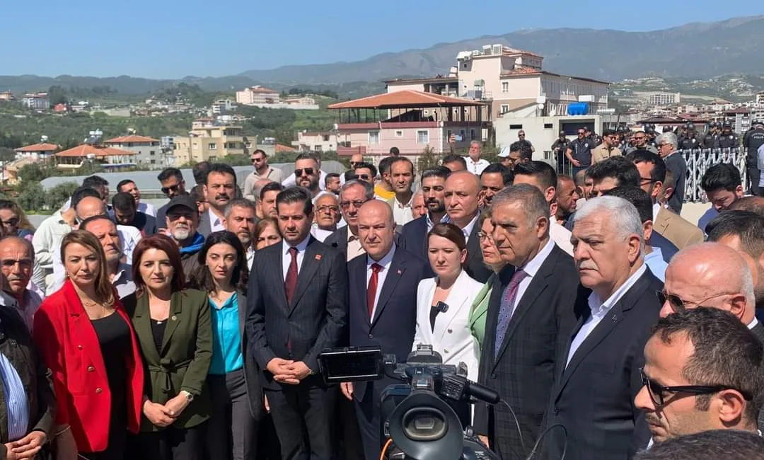 CHP Hatay'da demokrasi nöbetine