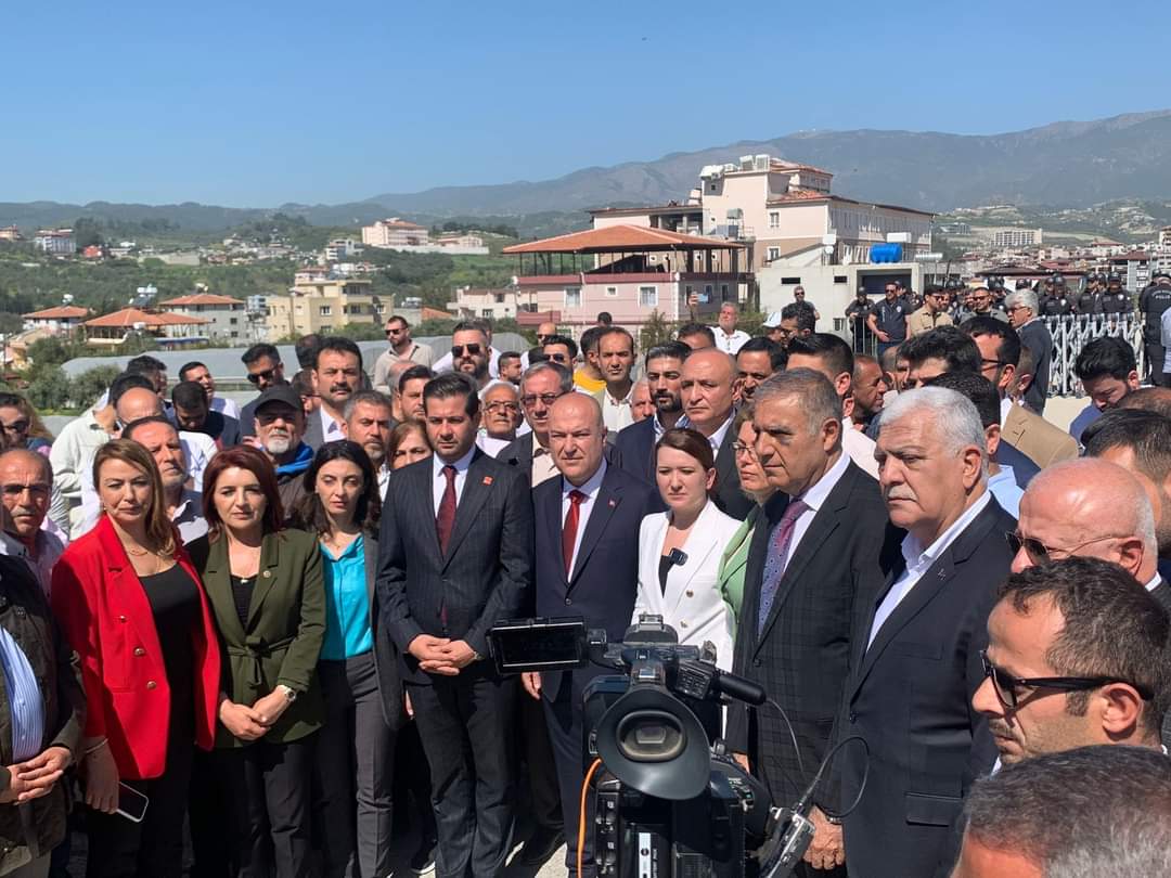 Meriç ve Öztürkmen Hatay'da demokrasi nöbetinde