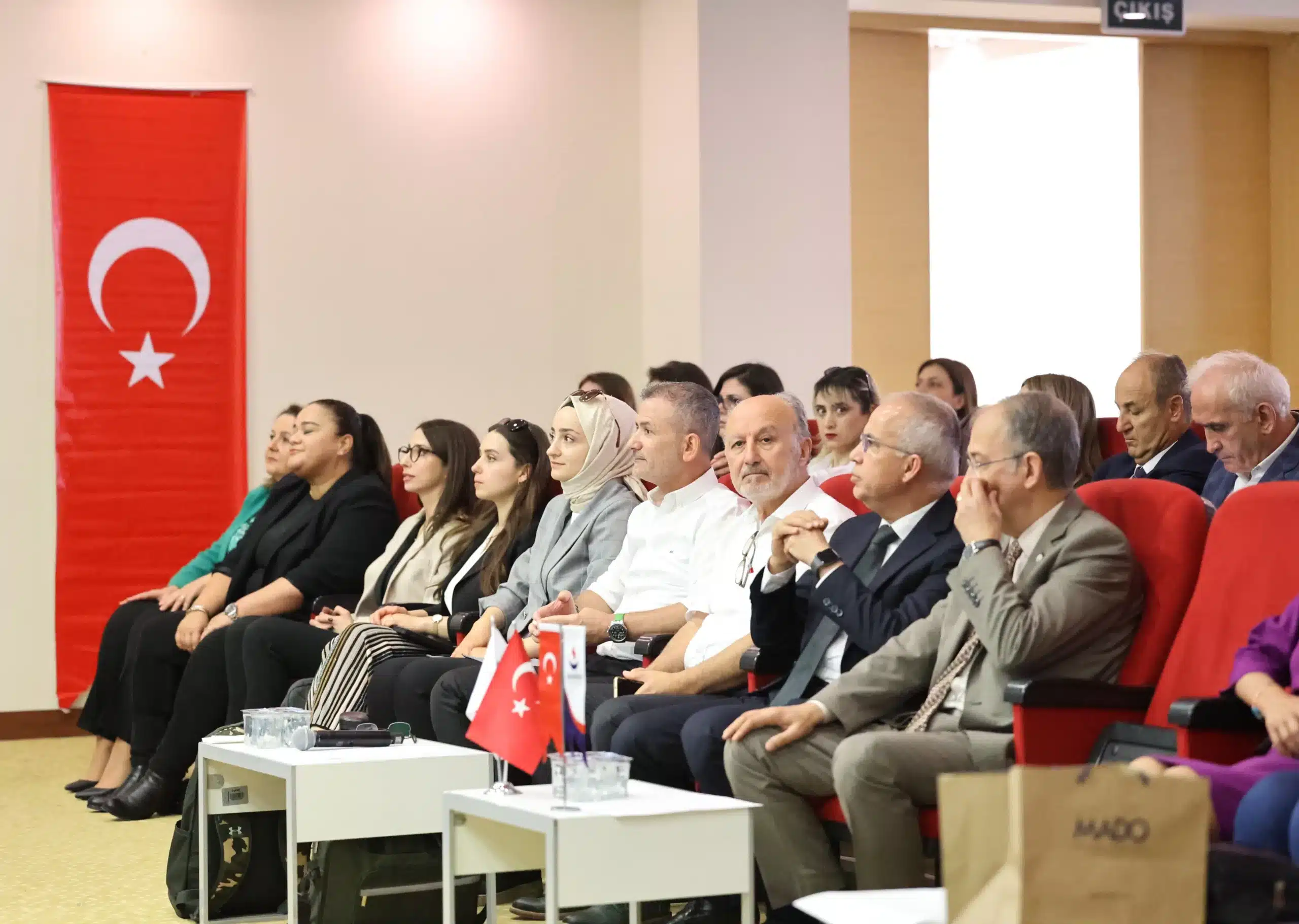 10 üniversiteden 120 akademisyen GİBTÜ’de bir araya geldi