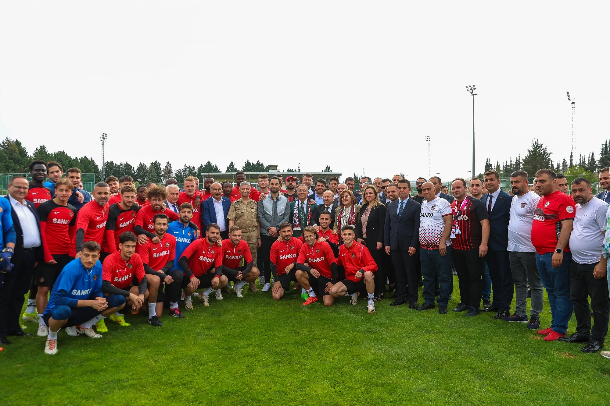 GAZİANTEP FK - PENDİKSPOR MAÇI DEMOKRASİ MEYDANINDA DEV EKRANDAN İZLENEBİLECEK  