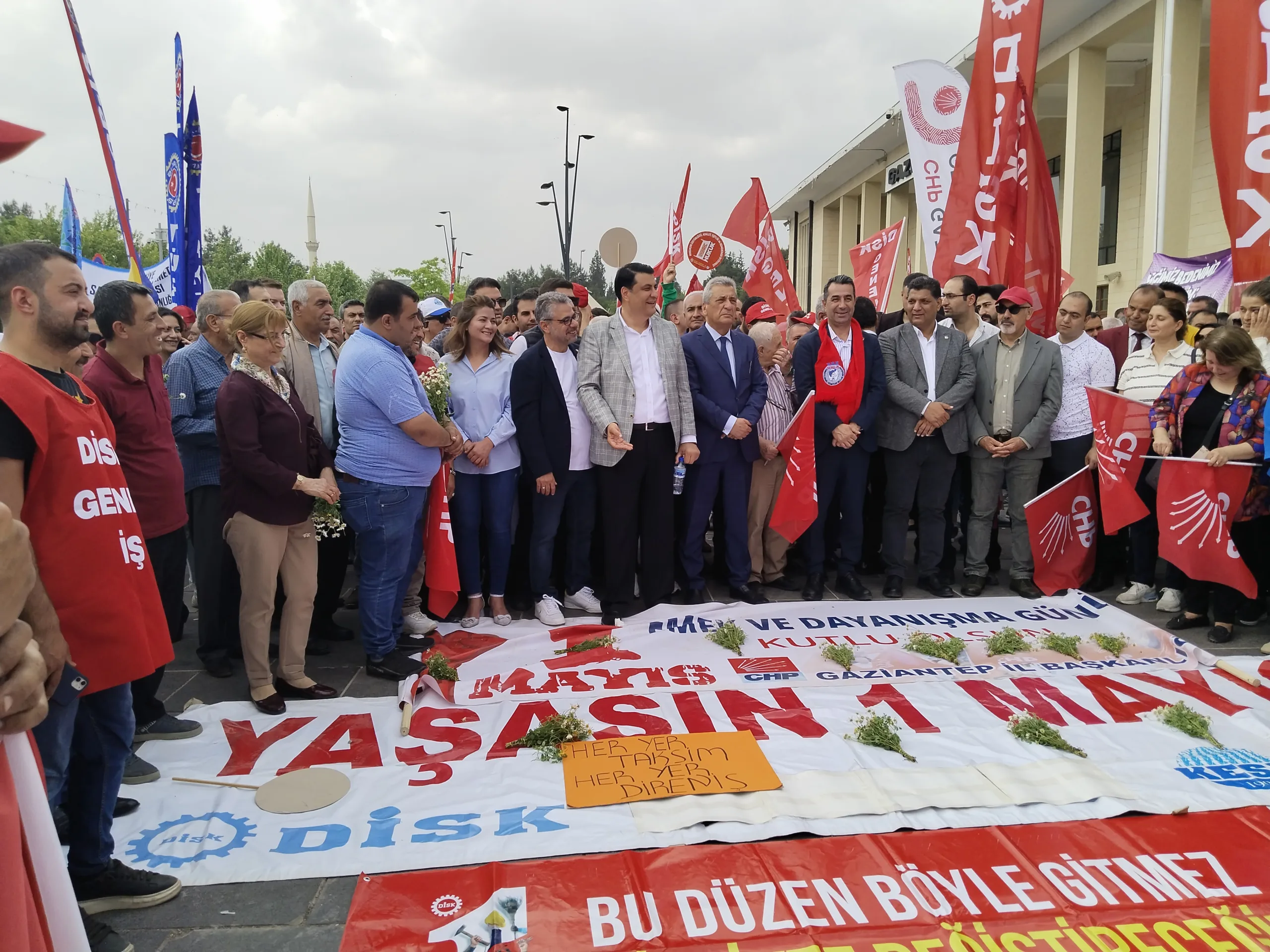 Başkan Yilmaz, İşçi̇ni̇n Bayram Coşkusuna Ortak Oldu