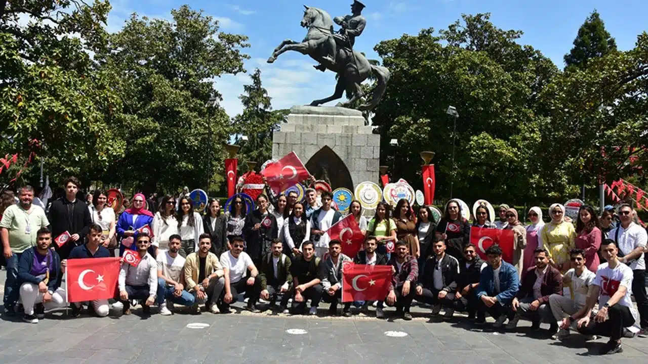 100 genç ile Samsun çıkarması