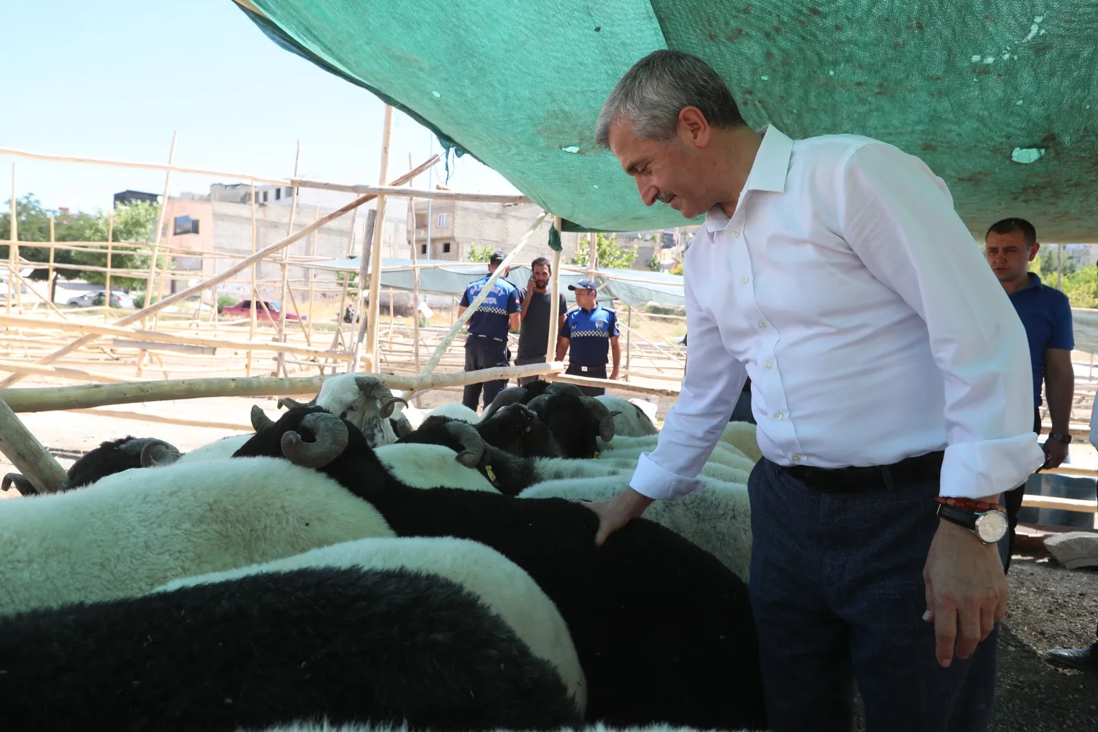 TAHMAZOĞLU’NDAN KURBAN BAYRAMI’NDA VATANDAŞIN YÜZÜNÜ GÜLDÜRECEK