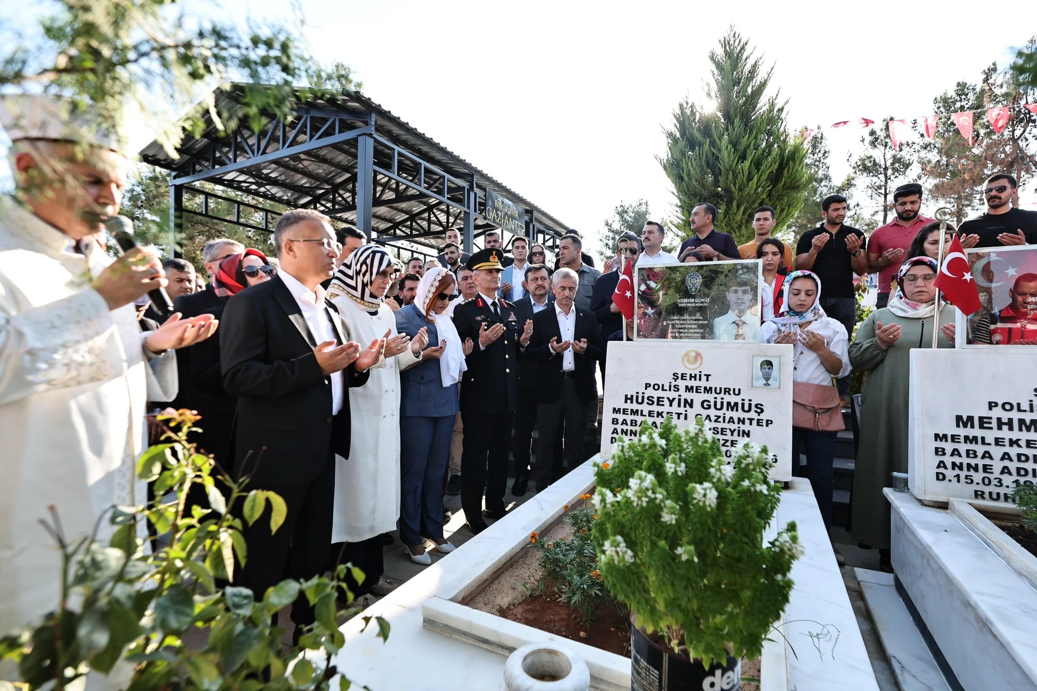 BAŞKAN TAHMAZOĞLU 15 TEMMUZ ŞEHİTLERİNİ VE ŞEHİT AİLELERİNİ UNUTMADI