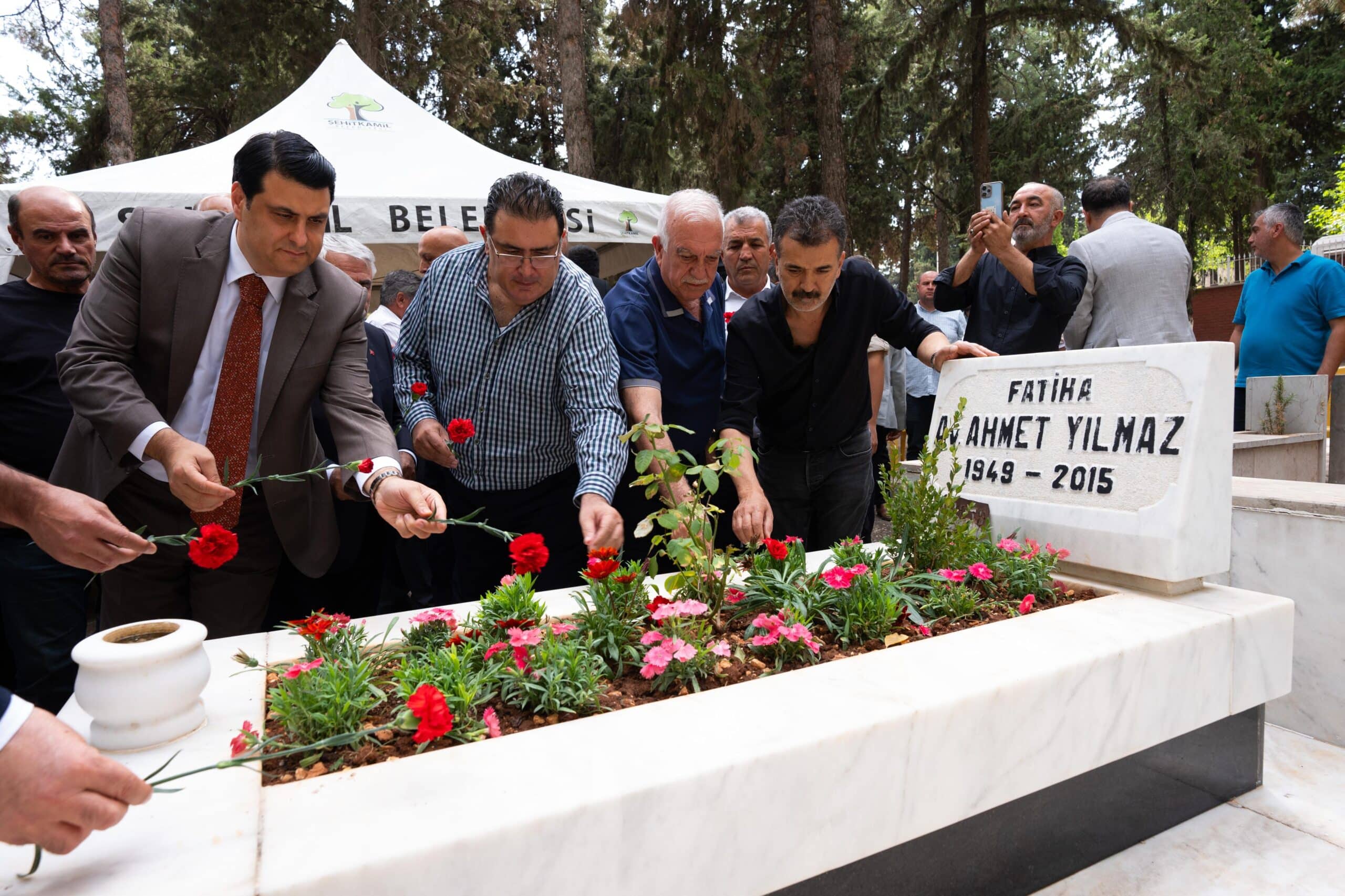 AVUKAT AHMET YILMAZ MEZARI BAŞINDA ANILDI