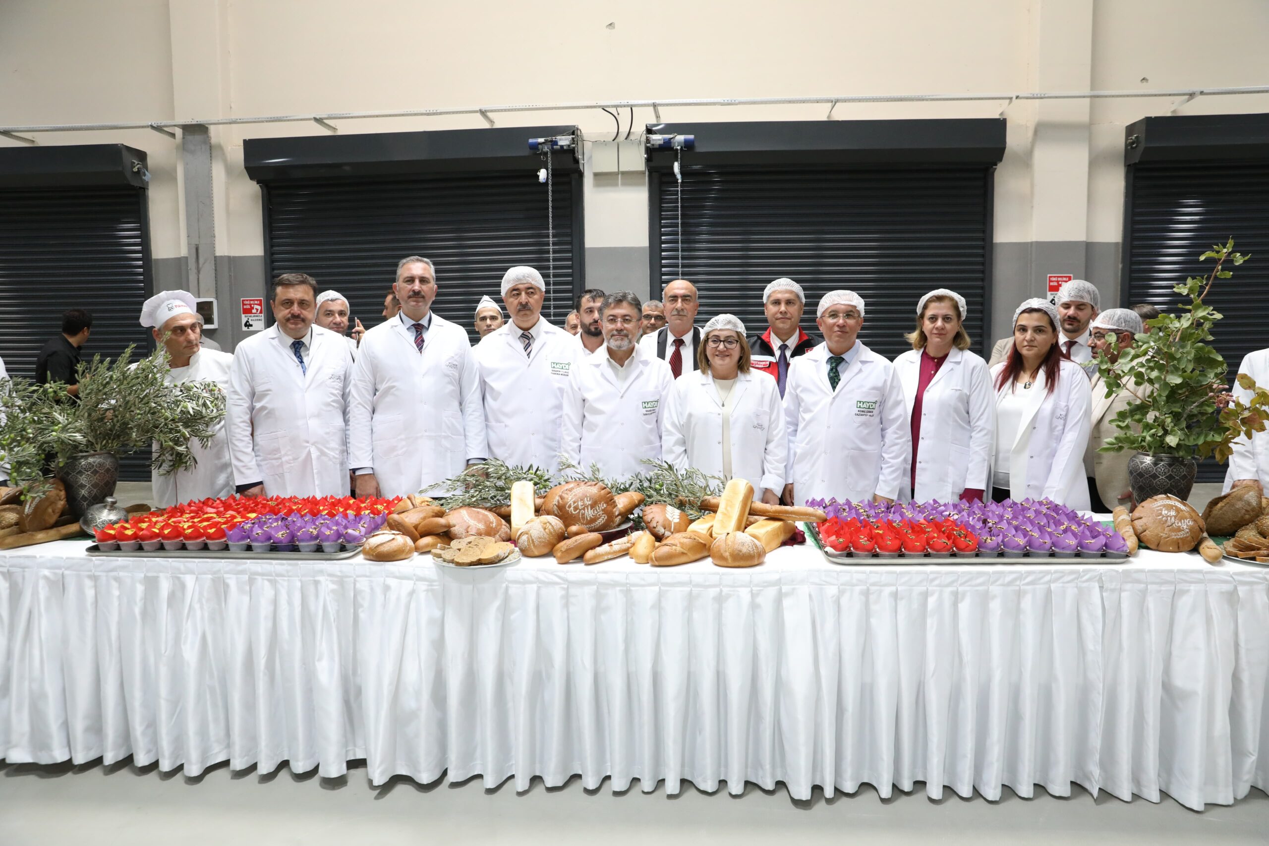 BAKAN YUMAKLI’NIN KATILIMIYLA BÜYÜKŞEHİR HAYDİ EKMEK FABRİKASI AÇILDI